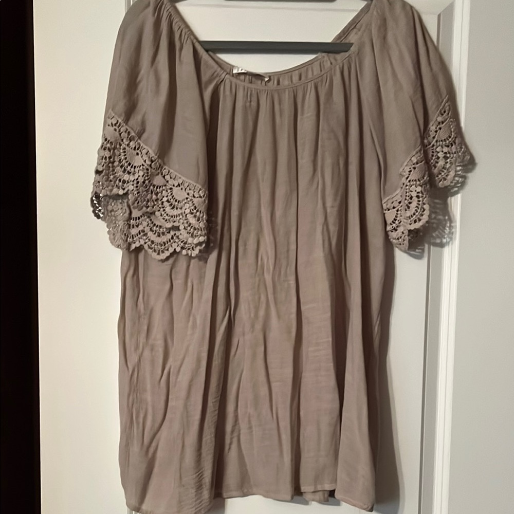 Women's Lace Sleeve Top - Taupe
